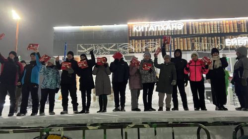 Чыршы янында Кыш бабай, уеннар, ламбада һәм һәр катнашучыга бүләк (+видео)