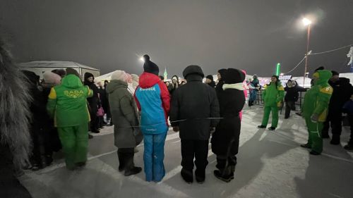 Чыршы янында Кыш бабай, уеннар, ламбада һәм һәр катнашучыга бүләк (+видео)