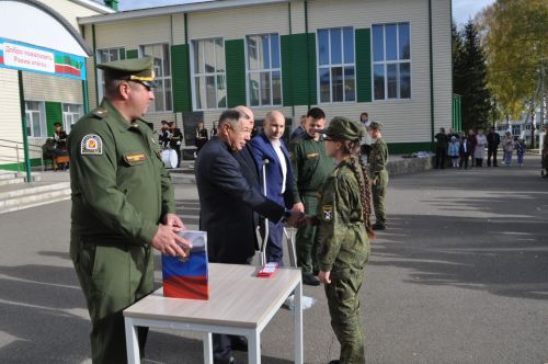 Иске Икшермә кадет-интернат мәктәбендә 48 укучы тантаналы ант бирде
