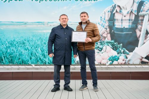 Алмаз Зарипов Авыл хуҗалыгы һәм азык-төлек министрлыгының Рәхмәт хатына лаек булды