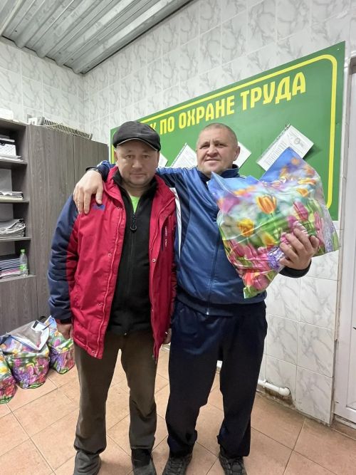 «Игенче»дә авыл хуҗалыгы хезмәтчәннәренә күчтәнәч пакетлары тапшырдылар