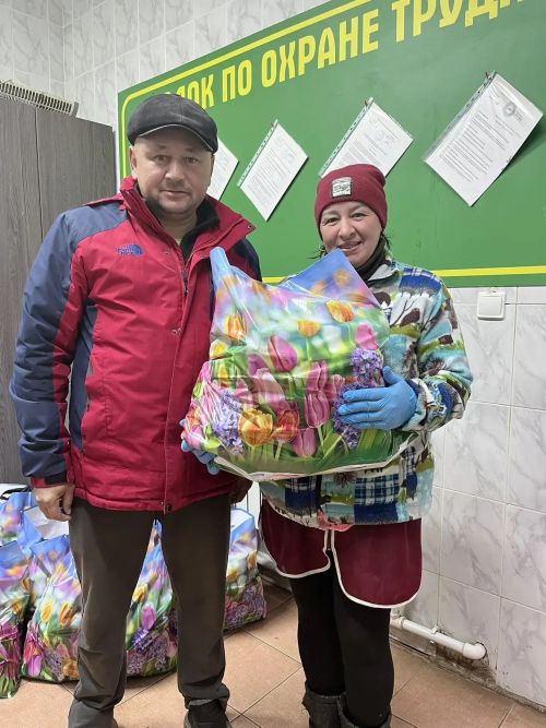 «Игенче»дә авыл хуҗалыгы хезмәтчәннәренә күчтәнәч пакетлары тапшырдылар