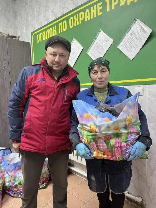 «Игенче»дә авыл хуҗалыгы хезмәтчәннәренә күчтәнәч пакетлары тапшырдылар