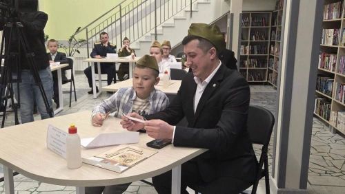 Район үзәк китапханәсенә әтиләр белән улларын чакырып хөрмәтләделәр