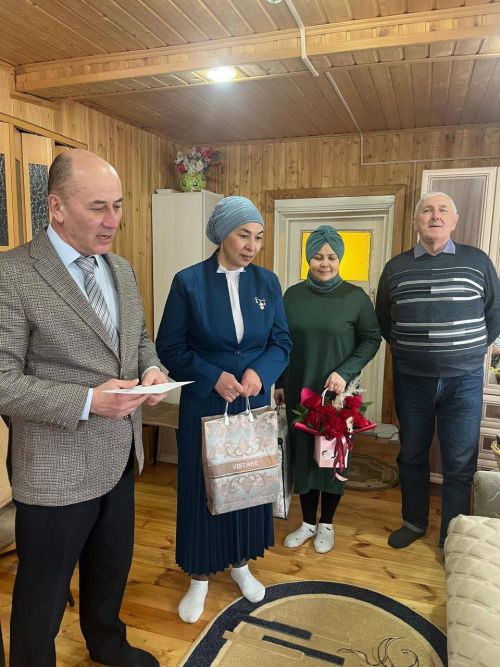 Бүген Сабада яшәүче Мәнзүмә Хуҗинаны 101 яшь тулуы белән котладылар
