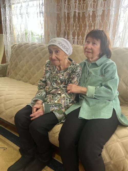 Бүген Сабада яшәүче Мәнзүмә Хуҗинаны 101 яшь тулуы белән котладылар