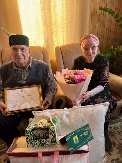 Байлар Сабасында яшәүче Әмир ага Миңнехановны 90 яшьлек юбилее белән котладылар