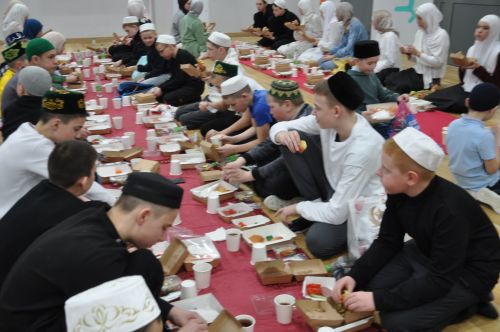 Сабада мәктәп укучылары өчен ифтар ашы узды