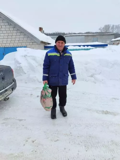 «Игенче» җәмгыятендә хуҗалыкта хезмәт куйган 280 ветеранга Рамазан күчтәнәче тапшырдылар