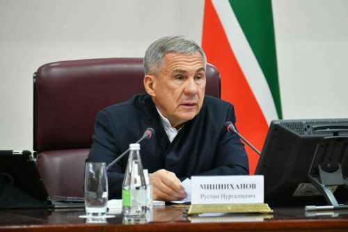 Республика Рәисе Рөстәм Миңнеханов росгвардиячеләр, мәдәният хезмәткәрләрен алда торган бәйрәмнәре белән котлады