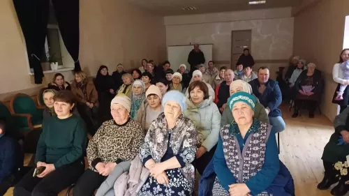 Төбәктә премьера:  авыл үзешчәннәре Гөлшат Мөхәммәтшинаның «Пар аккош» спектаклен сәхнәләштергән