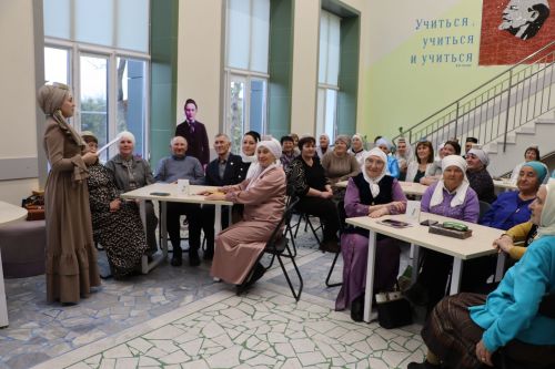 “И мөкаддәс моңлы сазым! Уйнадың син ник бик аз?”