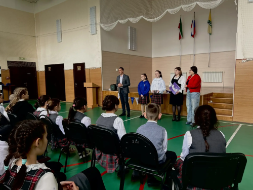 «Алдынгылар хәрәкәте» Кызыл Мишә авылында мөмкинлекләре чикле балалар өчен Саба мәктәп- интернатында очрашуда