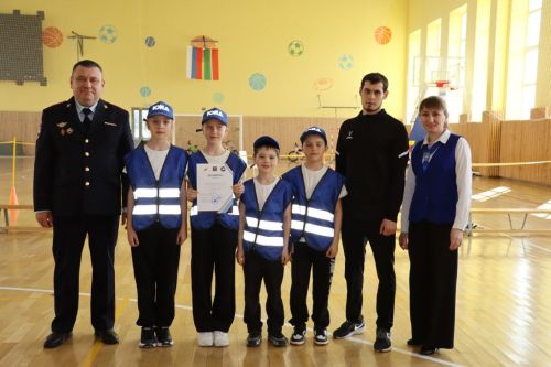 Яшь юл инспекторлары олы юлга  чыгар  алдыннан зур  сынаулар аша  үтә