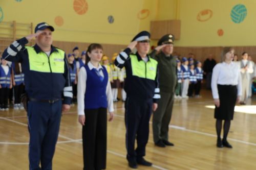 Яшь юл инспекторлары олы юлга  чыгар  алдыннан зур  сынаулар аша  үтә