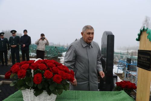 Шахматта һәр йөреш, һәр позиция — сайлау һәм җаваплылык, ә партияләр  акыллар һәм характерлар көрәше