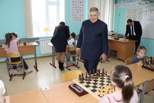 Шахматта һәр йөреш, һәр позиция — сайлау һәм җаваплылык, ә партияләр  акыллар һәм характерлар көрәше