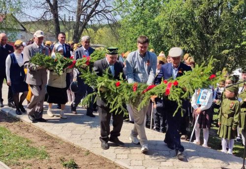 Юлбат авылында Бөек Ватан сугышында Җиңүнең 81 еллыгына багышланган Җиңү көне хөрмәтенә митинг узды
