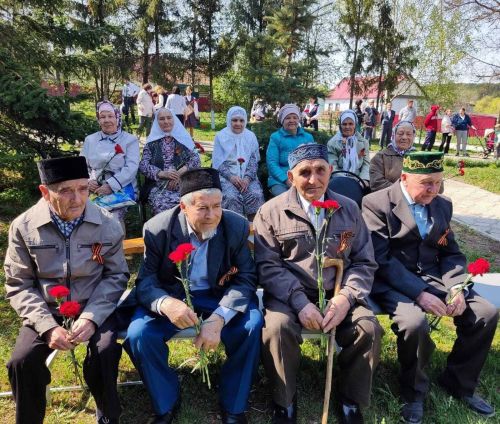 Юлбат авылында Бөек Ватан сугышында Җиңүнең 81 еллыгына багышланган Җиңү көне хөрмәтенә митинг узды