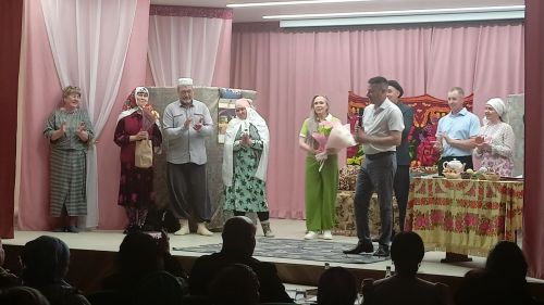 Курсабаш авылы үзешчәннәре «Җәмиләнең җенләнүе» спектаклен сәхнәләштерде