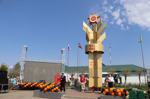 Җиңү килде җирне нурга күмеп...