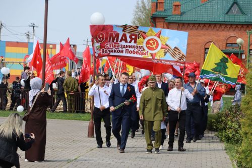 Җиңү килде җирне нурга күмеп...