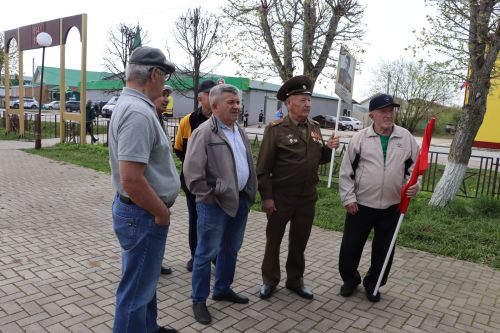 Җиңү килде җирне нурга күмеп...