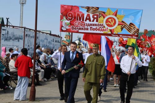 Җиңү килде җирне нурга күмеп...