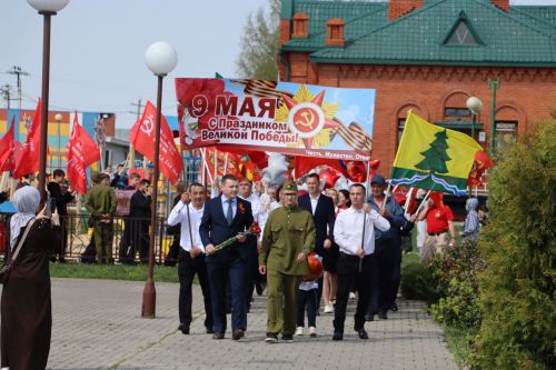 Җиңү килде җирне нурга күмеп...