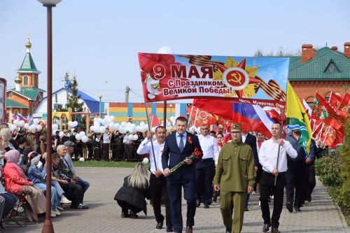 Җиңү килде җирне нурга күмеп...