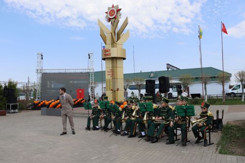 Җиңү килде җирне нурга күмеп...