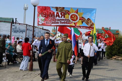 Җиңү килде җирне нурга күмеп...