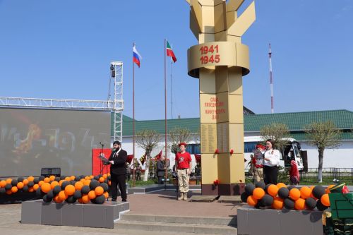 Җиңү килде җирне нурга күмеп...
