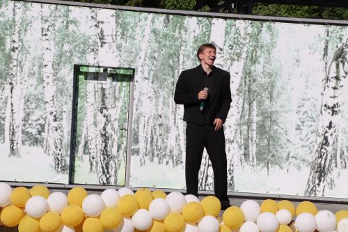 “Сабантуй” спорт-мәдәни комплексында Бөтенроссия конкурсларының муниципаль этабында җиңүче укытучы-тәрбиячеләр, район, республика фән олимпиадаларында катнашып күркәм уңышларга ирешкән укучылар һәм аларның әти-әниләре  хөрмәтләнде