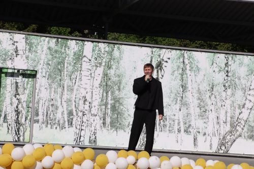 “Сабантуй” спорт-мәдәни комплексында Бөтенроссия конкурсларының муниципаль этабында җиңүче укытучы-тәрбиячеләр, район, республика фән олимпиадаларында катнашып күркәм уңышларга ирешкән укучылар һәм аларның әти-әниләре  хөрмәтләнде