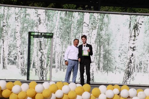 “Сабантуй” спорт-мәдәни комплексында Бөтенроссия конкурсларының муниципаль этабында җиңүче укытучы-тәрбиячеләр, район, республика фән олимпиадаларында катнашып күркәм уңышларга ирешкән укучылар һәм аларның әти-әниләре  хөрмәтләнде