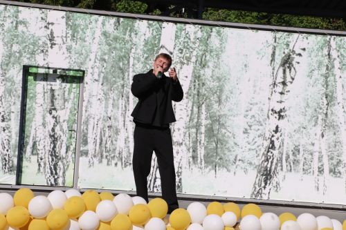 “Сабантуй” спорт-мәдәни комплексында Бөтенроссия конкурсларының муниципаль этабында җиңүче укытучы-тәрбиячеләр, район, республика фән олимпиадаларында катнашып күркәм уңышларга ирешкән укучылар һәм аларның әти-әниләре  хөрмәтләнде
