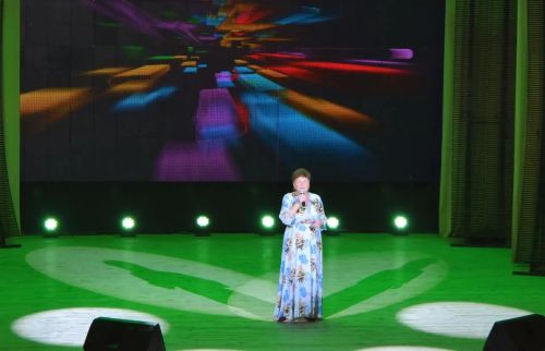 «Тулган ай» фольклор коллективы «Балкыш» социаль-тернәкләндерү үзәгендә ял итүчеләр өчен бай эчтәлекле концерт бүләк итте