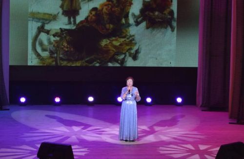 «Тулган ай» фольклор коллективы «Балкыш» социаль-тернәкләндерү үзәгендә ял итүчеләр өчен бай эчтәлекле концерт бүләк итте