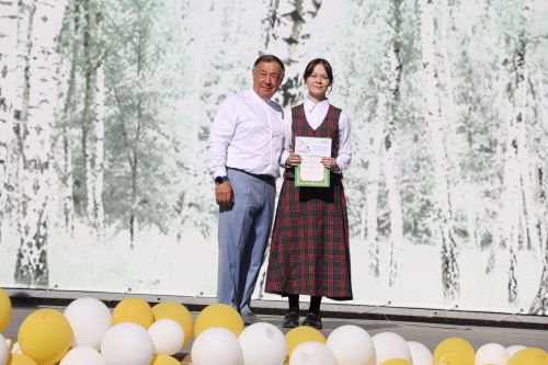 “Сабантуй” спорт-мәдәни комплексында Бөтенроссия конкурсларының муниципаль этабында җиңүче укытучы-тәрбиячеләр, район, республика фән олимпиадаларында катнашып күркәм уңышларга ирешкән укучылар һәм аларның әти-әниләре  хөрмәтләнде