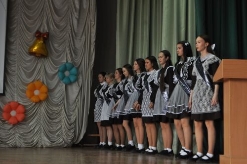 Лицейда соңгы кыңгырау чыңлады: яшьлеккә, өметләргә юл ачык