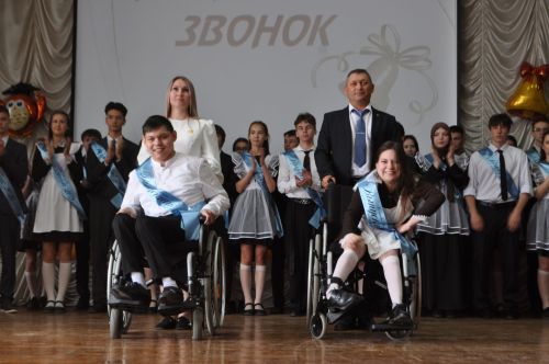 Лицейда соңгы кыңгырау чыңлады: яшьлеккә, өметләргә юл ачык