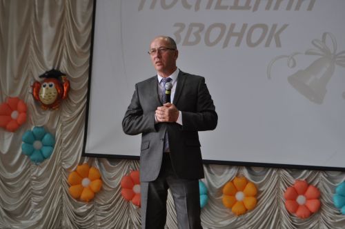 Лицейда соңгы кыңгырау чыңлады: яшьлеккә, өметләргә юл ачык