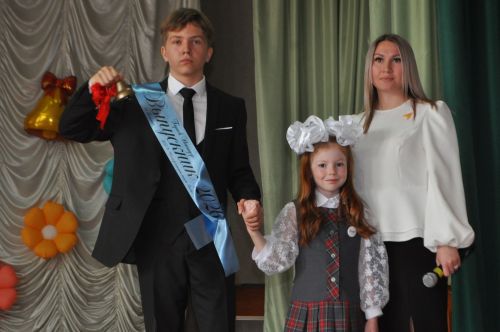 Лицейда соңгы кыңгырау чыңлады: яшьлеккә, өметләргә юл ачык