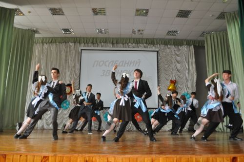 Лицейда соңгы кыңгырау чыңлады: яшьлеккә, өметләргә юл ачык