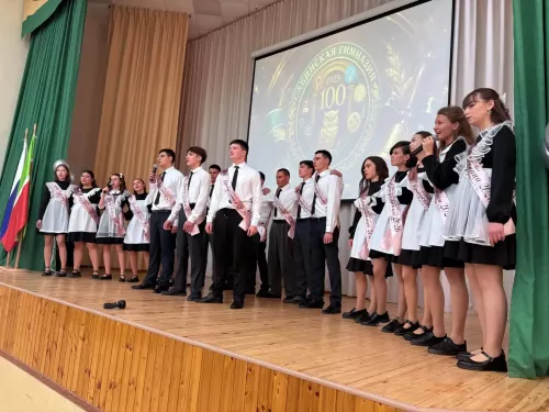 Бүген Саба гимназиясенең  XI сыйныфын тәмамлаучы 19 укучы өчен  соңгы кыңгырау чыңлады.