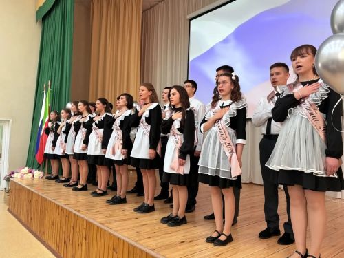 Бүген Саба гимназиясенең  XI сыйныфын тәмамлаучы 19 укучы өчен  соңгы кыңгырау чыңлады.