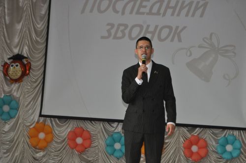 Лицейда соңгы кыңгырау чыңлады: яшьлеккә, өметләргә юл ачык