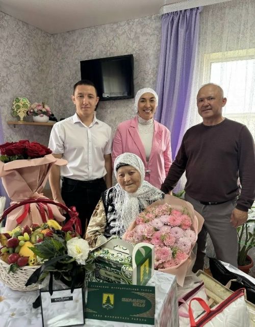 Иске Икшермә авылында яшәүче Саимә  Биктимерова үзенең  90 яшьлек олуг юбилеен билгеләп үтте