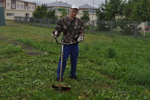 Балалар хезмәттә чыныга (фоторепортаж)